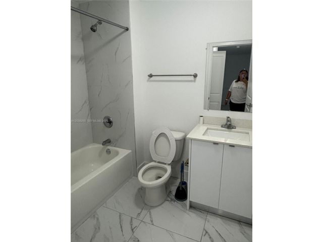 [PHOTO]