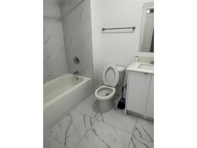 [PHOTO]