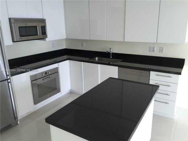  2 BR,  2.00 BTH &nbsp; style home in Miami