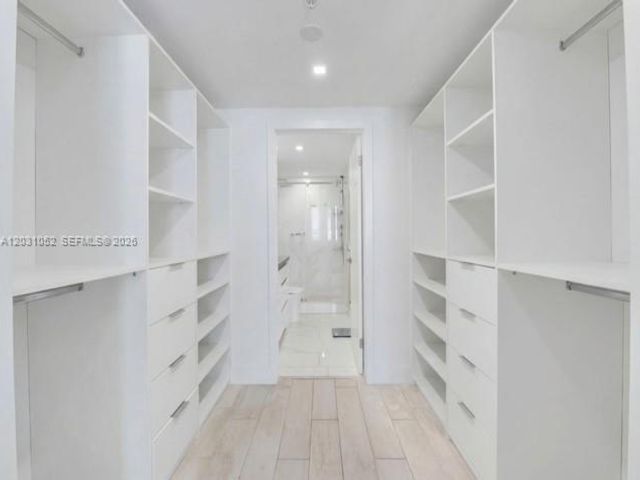 [PHOTO]