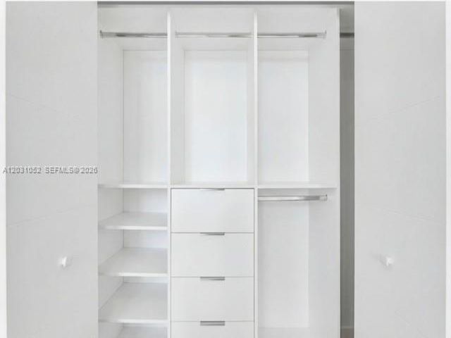 [PHOTO]