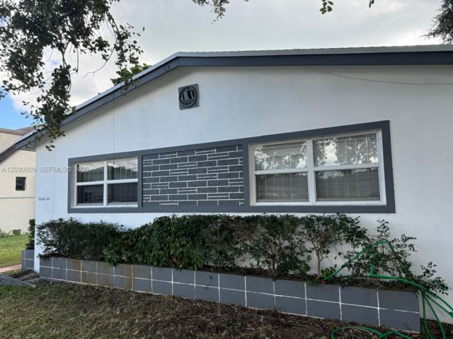  2 BR,  1.00 BTH &nbsp; style home in Biscayne Park