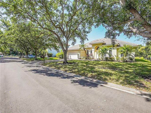 [PHOTO]