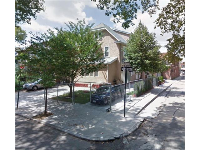 Studio,  0.00 BTH &nbsp;Multi-family style home in Midwood