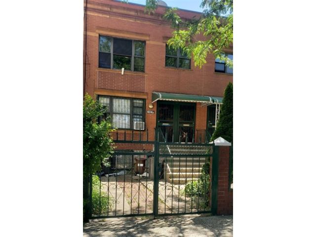  5 BR,  3.00 BTH &nbsp;Multi-family style home in Bedford Stuyvesant