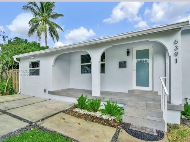  3 BR,  2.00 BTH &nbsp; style home in Miami