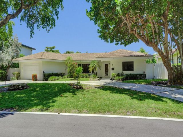  3 BR,  3.00 BTH &nbsp; style home in Sea Ranch Lakes
