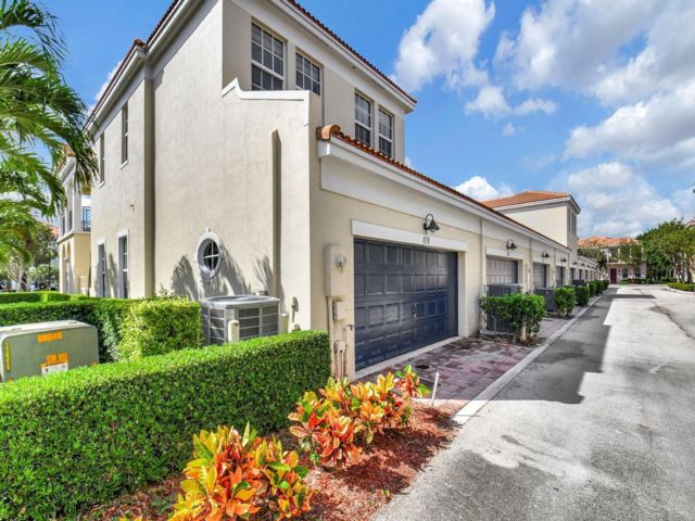  3 BR,  2.50 BTH &nbsp;Townhouse style home in Boca Raton