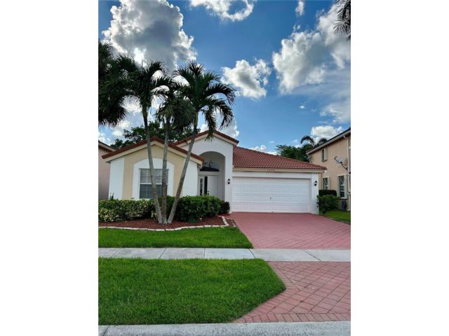  3 BR,  2.00 BTH &nbsp; style home in Wellington