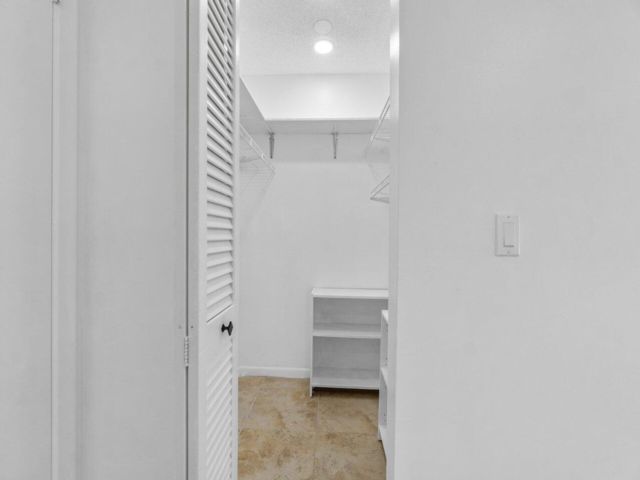 [PHOTO]