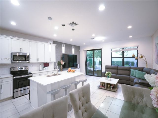  3 BR,  2.50 BTH &nbsp;Townhouse style home in Boca Raton
