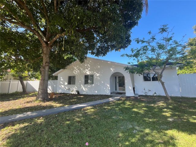  3 BR,  2.00 BTH &nbsp; style home in Miami