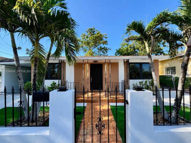  2 BR,  2.00 BTH &nbsp; style home in Miami