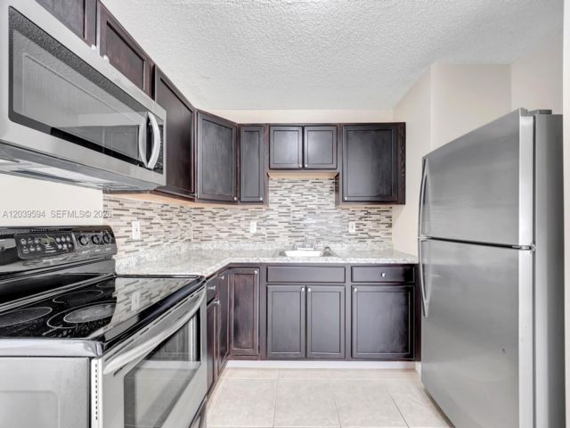  4 BR,  2.00 BTH &nbsp; style home in Fort Lauderdale