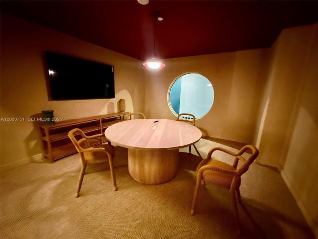 [PHOTO]