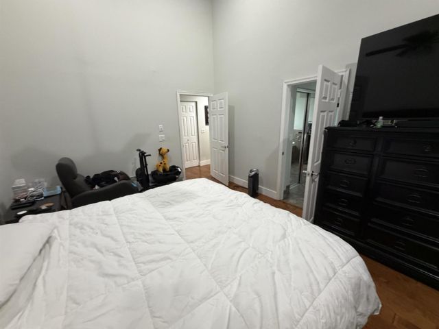 [PHOTO]