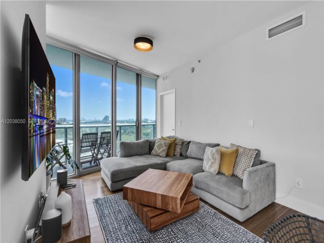  2 BR,  2.00 BTH &nbsp; style home in Miami