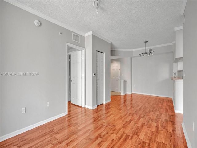 [PHOTO]