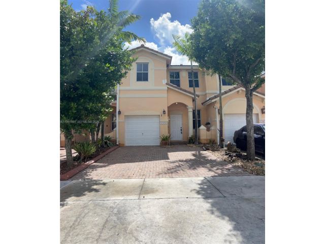  3 BR,  2.50 BTH &nbsp;Townhouse style home in Miami