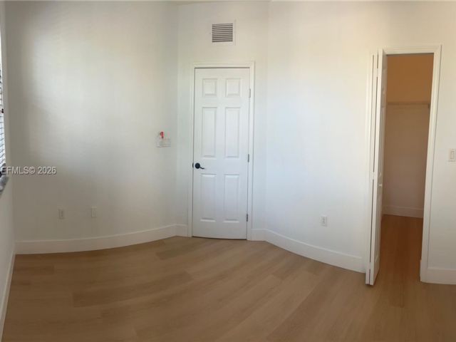 [PHOTO]
