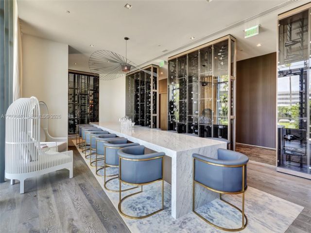 [PHOTO]