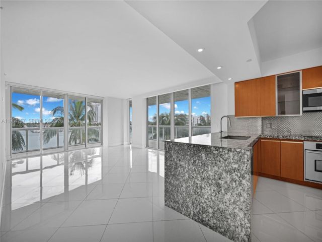  2 BR,  2.00 BTH &nbsp; style home in Miami Beach