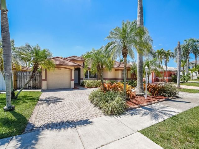  3 BR,  2.00 BTH &nbsp;Traditional style home in Miami