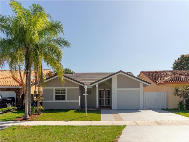  3 BR,  2.00 BTH &nbsp;Traditional style home in Miami