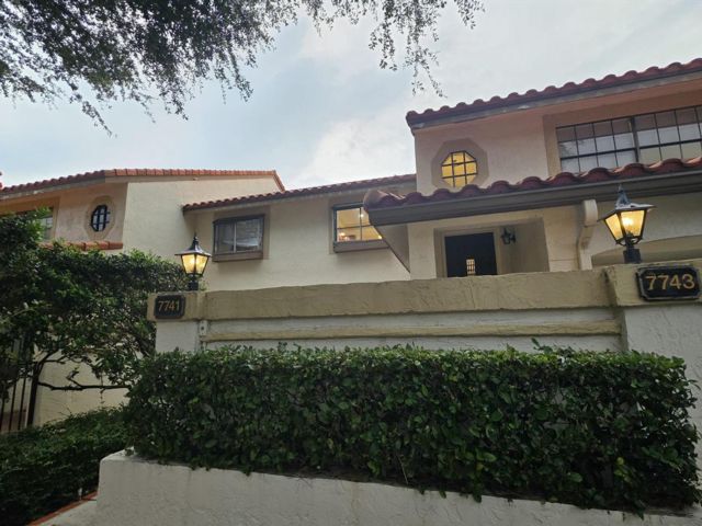  3 BR,  2.00 BTH &nbsp;Condo style home in Boca Raton
