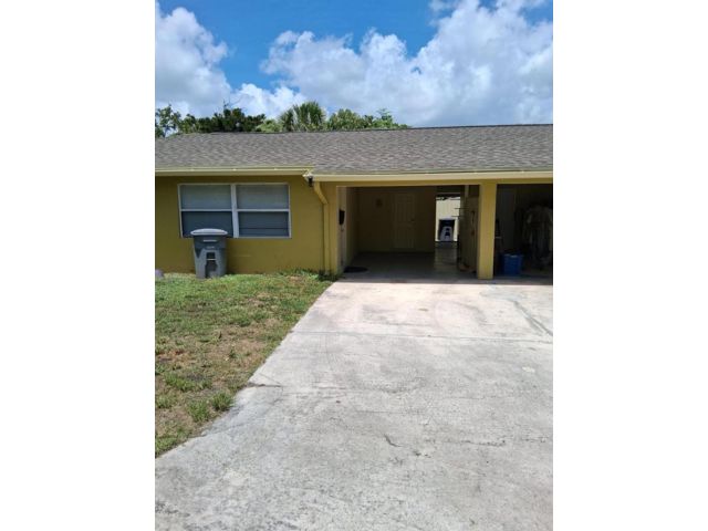  2 BR,  1.00 BTH &nbsp; style home in Lake Park