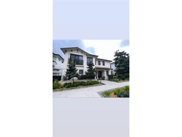  3 BR,  4.00 BTH &nbsp; style home in Medley