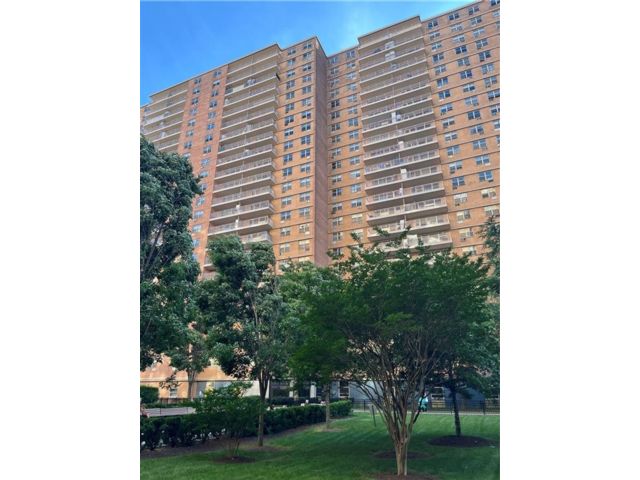  2 BR,  1.00 BTH &nbsp;Co-op style home in Brighton Beach