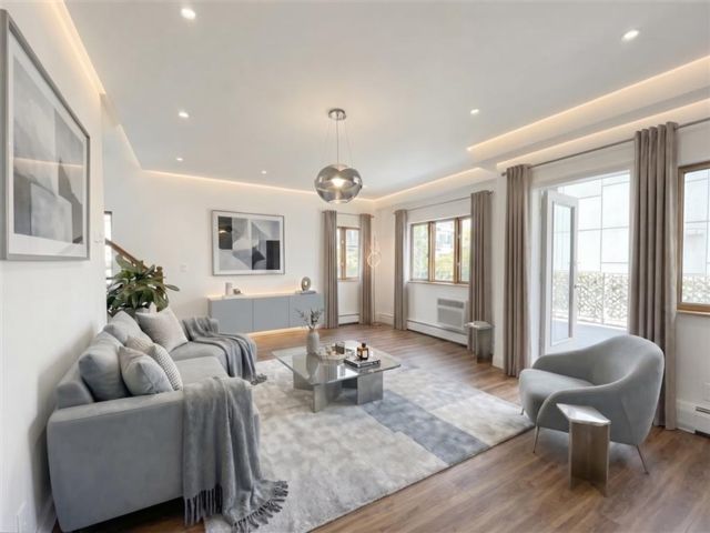  2 BR,  2.00 BTH &nbsp;Condominium style home in Brighton Beach