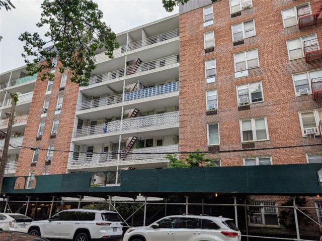  1 BR,  1.00 BTH &nbsp;Co-op style home in Sheepshead Bay