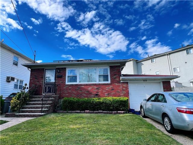  3 BR,  2.00 BTH &nbsp;Single family style home in Arrochar