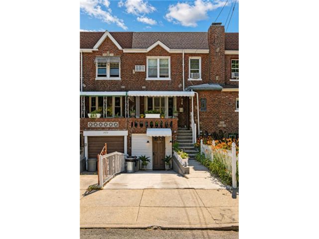  3 BR,  1.56 BTH &nbsp;Single family style home in East Flatbush