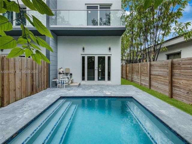  3 BR,  3.50 BTH &nbsp; style home in Miami
