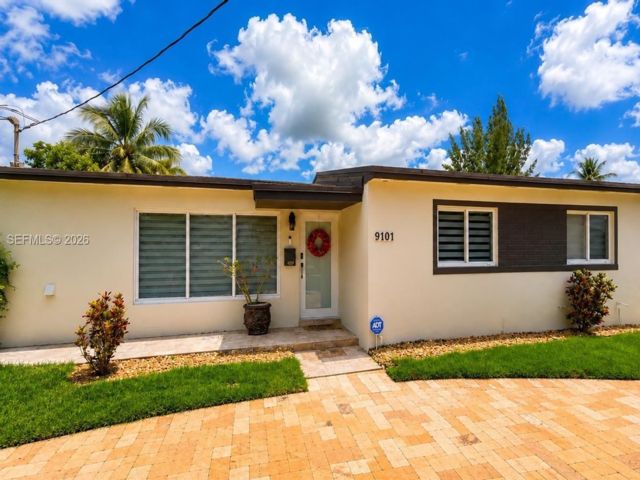  3 BR,  3.00 BTH &nbsp; style home in Miami