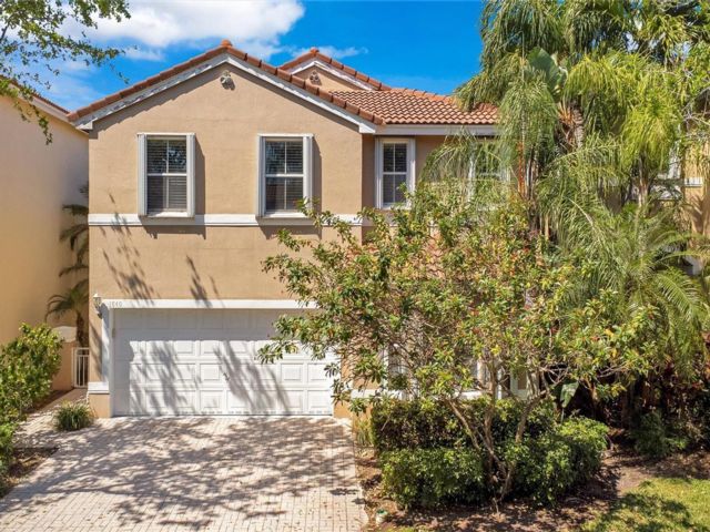  3 BR,  2.50 BTH &nbsp; style home in Hollywood
