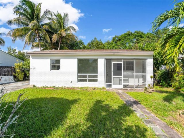  2 BR,  1.00 BTH &nbsp; style home in Hollywood