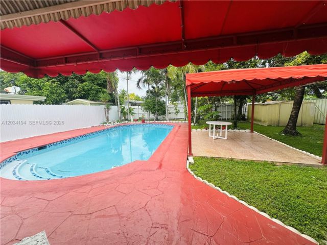  3 BR,  1.00 BTH &nbsp; style home in Hollywood