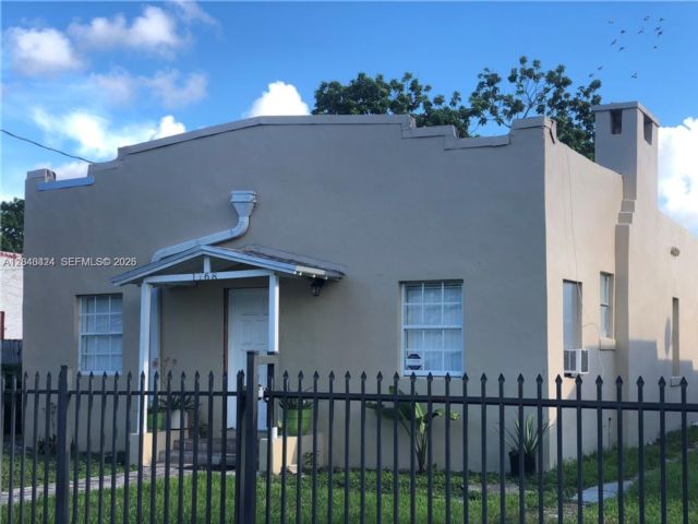  4 BR,  2.00 BTH &nbsp; style home in Miami