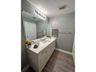 [PHOTO]