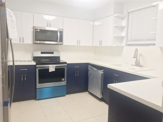  3 BR,  2.00 BTH &nbsp; style home in Miami