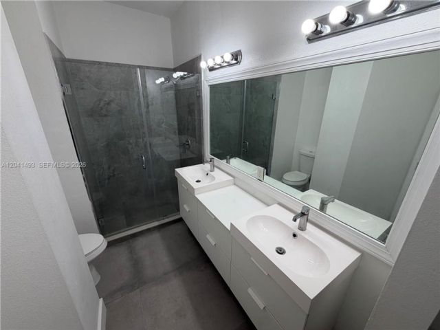 [PHOTO]