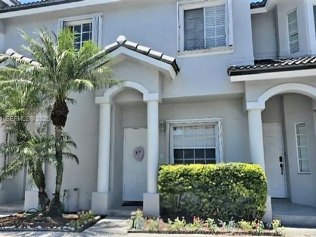  3 BR,  2.50 BTH &nbsp;Townhouse style home in Crossings