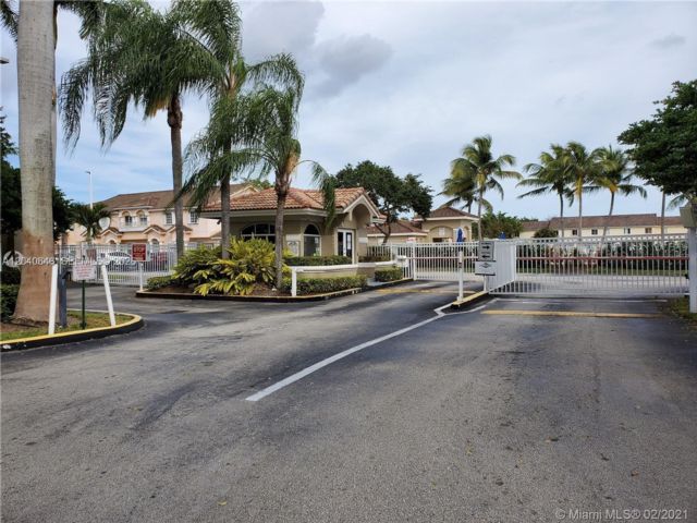  3 BR,  2.50 BTH &nbsp;Townhouse style home in Miami