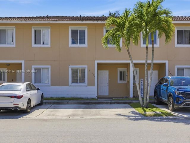  3 BR,  2.50 BTH &nbsp;Townhouse style home in Miami