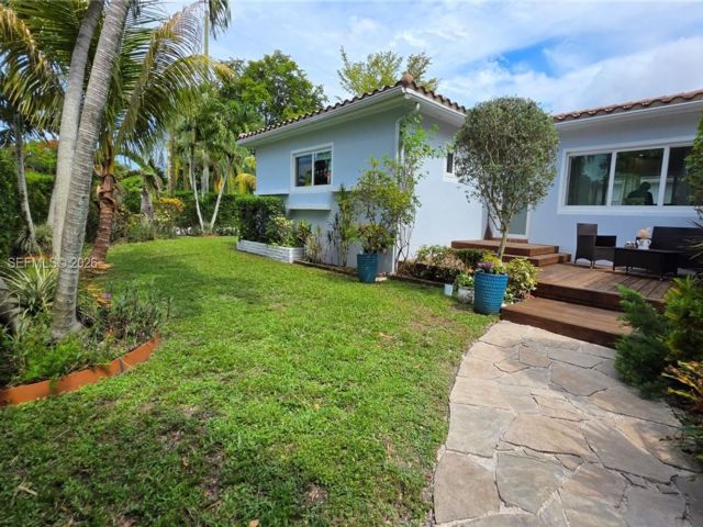  3 BR,  2.00 BTH &nbsp; style home in Biscayne Park
