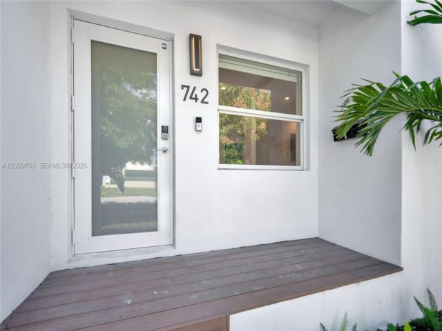  3 BR,  2.00 BTH &nbsp; style home in El Portal